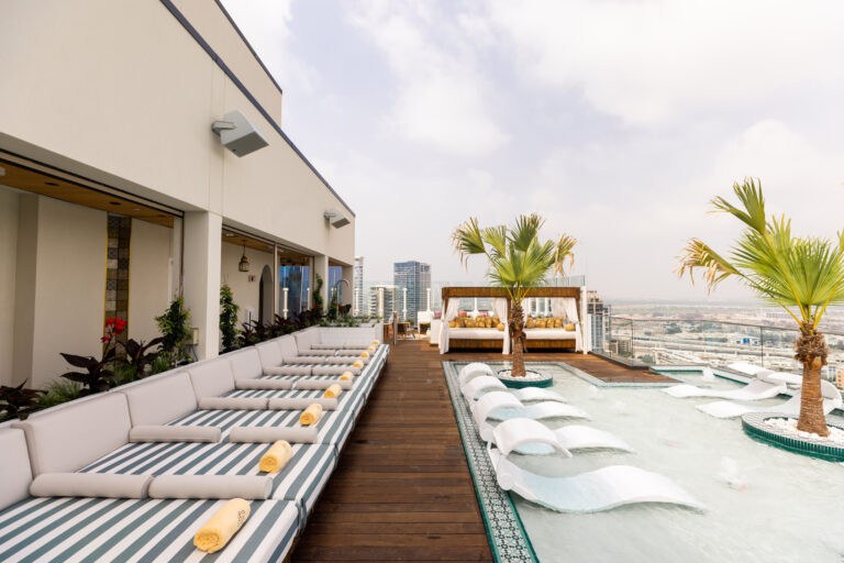 Rooftop Pool - Hotel Swexan